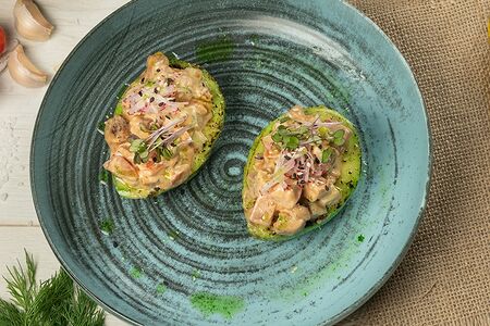 Авокадо с копченым угрем