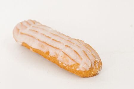 Эклер с заварным кремом 