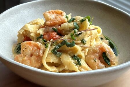 Паста с креветками в соусе биск