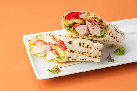 Врап с курицей и беконом