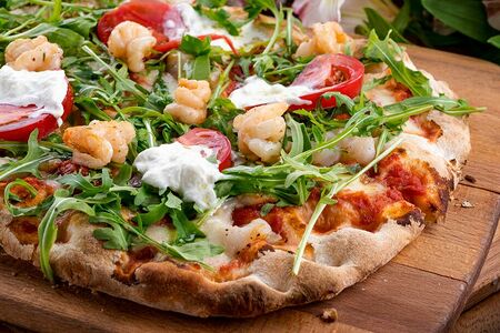 Пицца римская Маринованная креветка со страчателлой