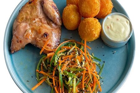 Цыпленок су-вид с картофельными крокетами