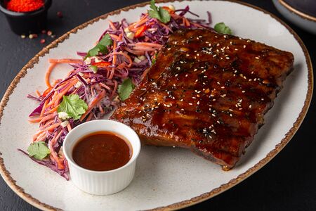 Ребрышки свиные с коул-слоу