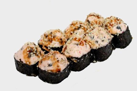 Ролл Костелло, запеченный под сырной шапкой с беконом