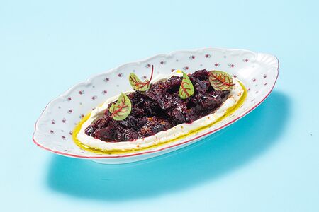 Вяленая свекла с сырным кремом