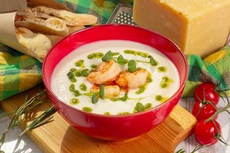 Сливочно-сырный крем-суп с тигровыми креветками