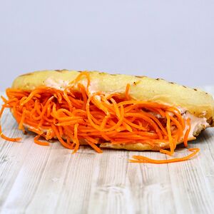 Хот-дог с морковкой по-корейски