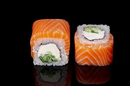 Филадельфия в лососе с огурцом