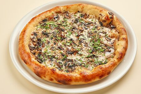 Пицца с грибами и трюфельным маслом