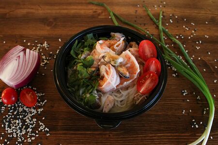 Вок с морепродуктами