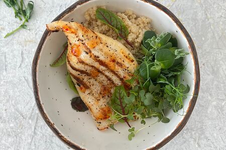 Кальмар гриль с киноа