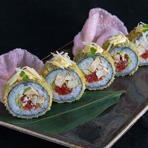 Ролл горячий Хот цезарь