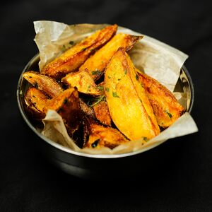 Картофельные дольки с чесночным маслом