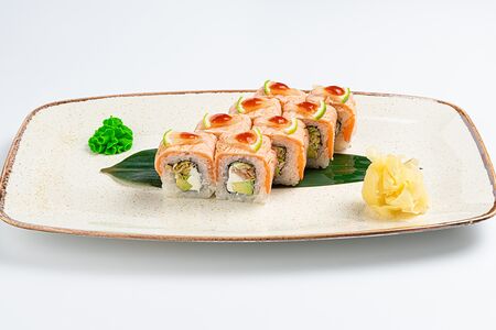 Ролл с запеченным лососем