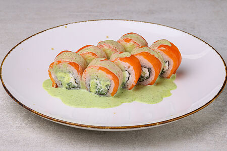 Ролл Филадельфия с авокадо и соусом из каперсов