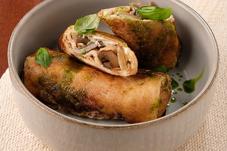 Блины с грибами и веган-моцареллой 