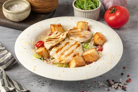 Салат Цезарь с курицей