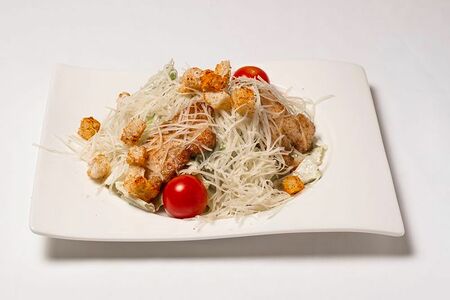Цезарь с пикантной курицей
