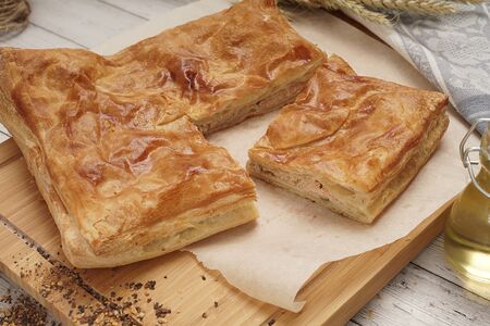 Пирог слоеный с горбушей