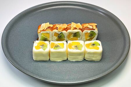 Ролл сладкий фруктовый
