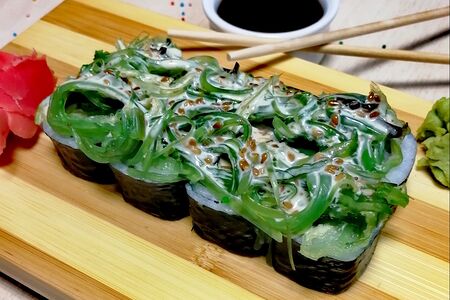 Ролл Вакамэ Эби