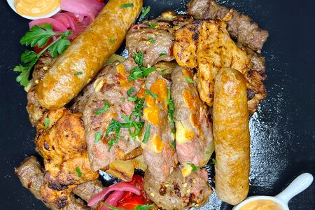 Мешано месо на компанию