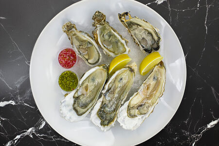 Сет из трёх императорских и трёх устриц Маака