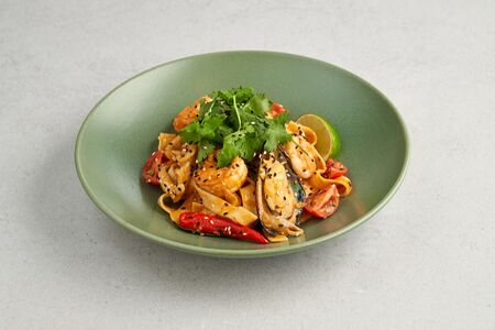 Лапша Том ям