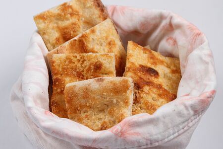 Рваная сырная фокачча