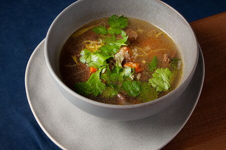 Пряный суп с телятиной и киноа