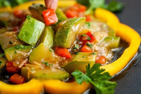 Кабачки в соево-имбирном соусе на подушке из риса