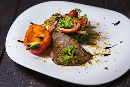 Тёплый салат-гриль с мраморной говядиной