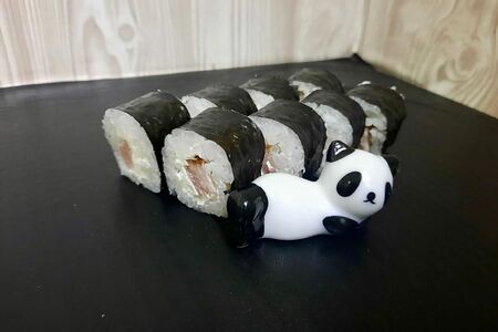 Маки с беконом