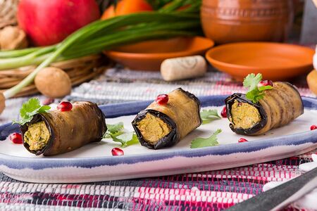 Рулетики из баклажана