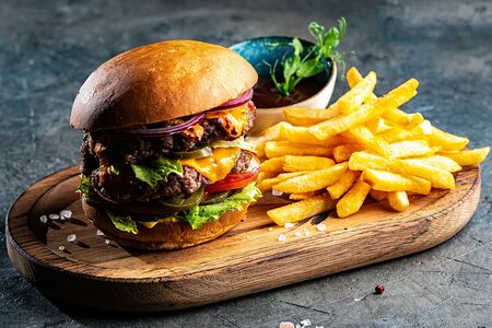 Бургер Chef с двойной котлетой и картошкой фри