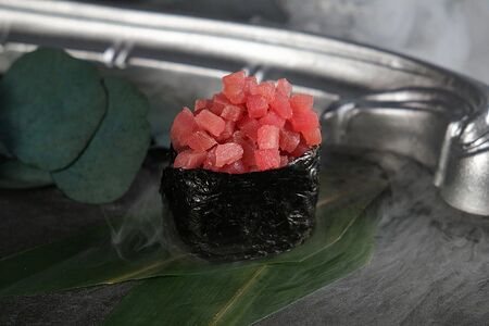 Спайси суши с тунцом 