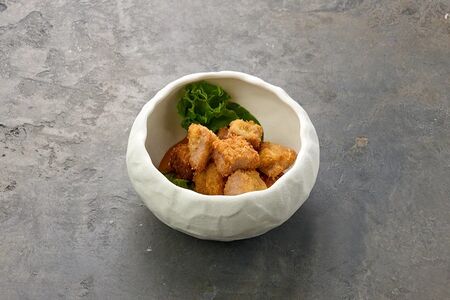 Тунец в темпуре с соусом том ям