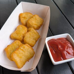 Куриные наггетсы с соусом  