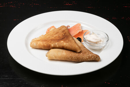 Блинчики с семгой и сливочным сыром