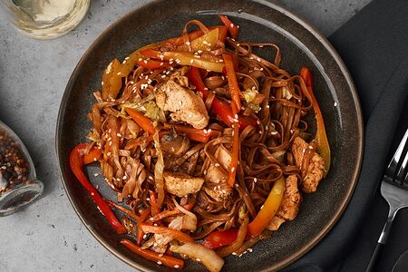 Вок с курочкой и овощами