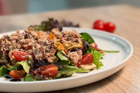 Салат с тунцом