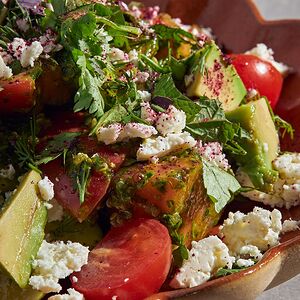 Салат с чеченской брынзой и песто 