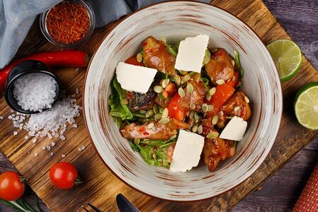 Салат с хрустящими баклажанами