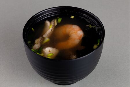 Кайсен-суп с креветкой, палтусом и гребешком