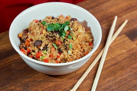 Рис жареный с говядиной