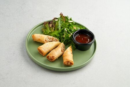 Спринг-ролл с курицей