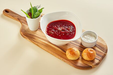 Борщ с пампушками и домашним смальцем