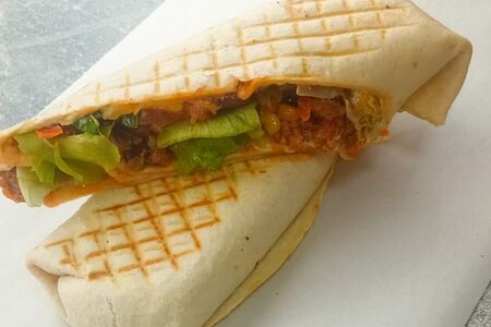 Рулет с мясом острый