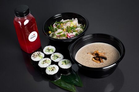 Ланч №2: Грибной крем-суп, салат, морс, ролл с огурцом