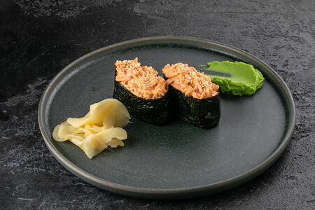 Острые суши с крабом
